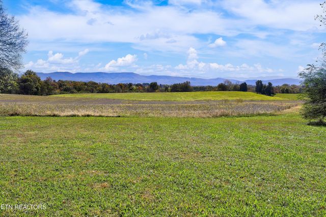 1816 E Brown School Rd, Maryville, TN 37804