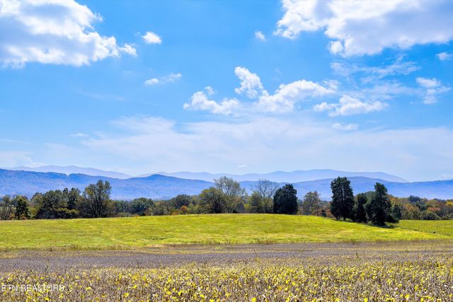 1816 E Brown School Rd, Maryville, TN 37804