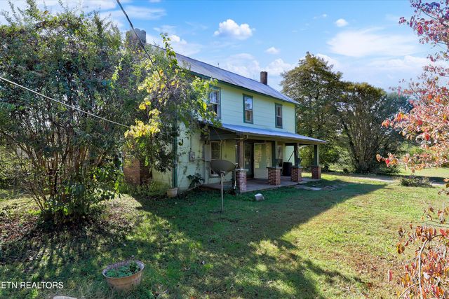 1816 E Brown School Rd, Maryville, TN 37804