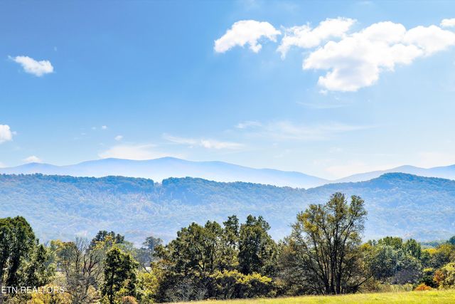 1816 E Brown School Rd, Maryville, TN 37804