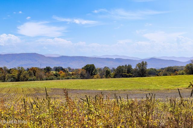 1816 E Brown School Rd, Maryville, TN 37804