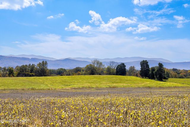 1816 E Brown School Rd, Maryville, TN 37804