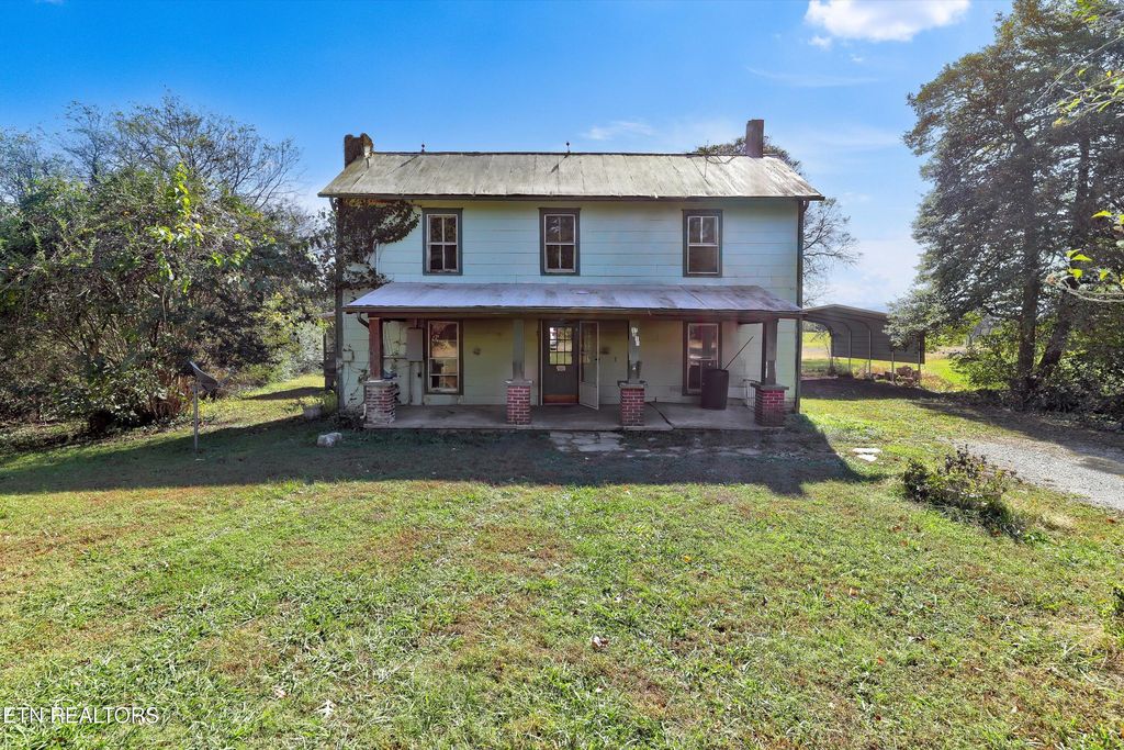 1816 E Brown School Rd, Maryville, TN 37804