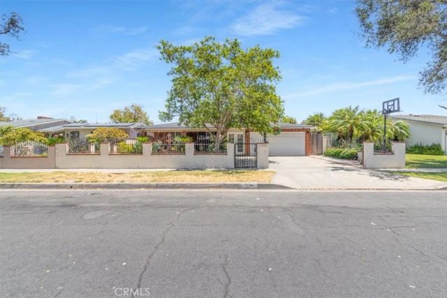 1401 S Joane Way, Santa Ana, CA 92704