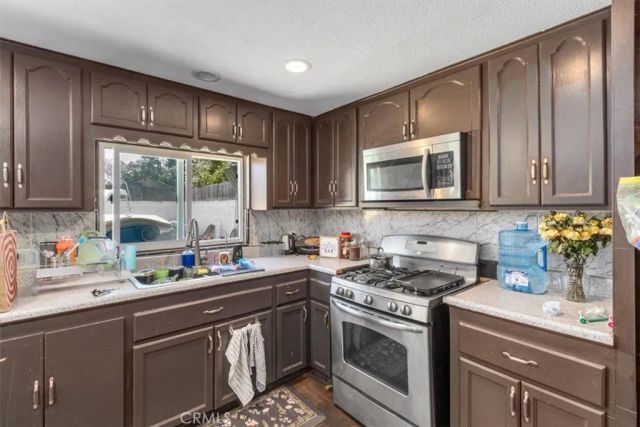1401 S Joane Way, Santa Ana, CA 92704