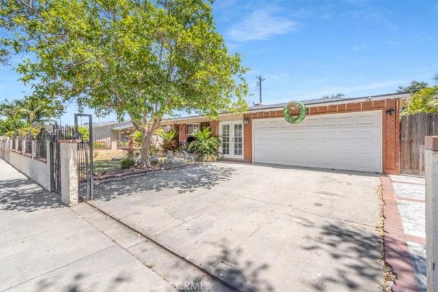 1401 S Joane Way, Santa Ana, CA 92704