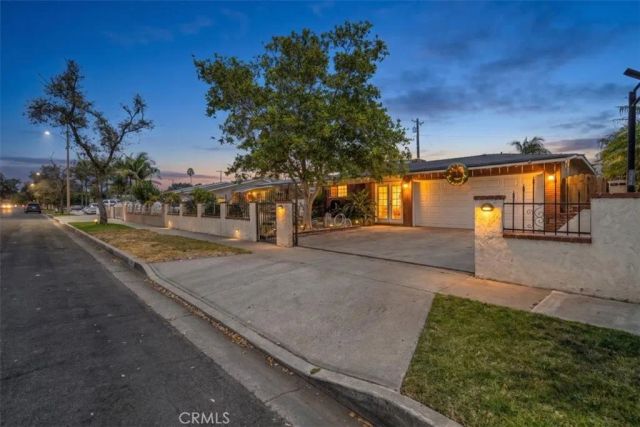 1401 S Joane Way, Santa Ana, CA 92704