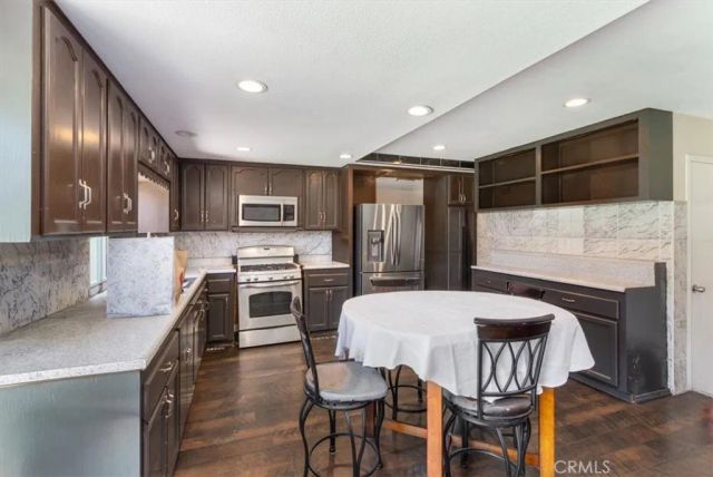1401 S Joane Way, Santa Ana, CA 92704