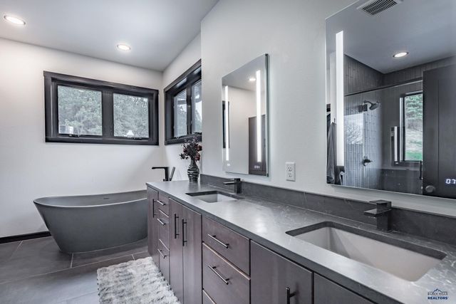 20424 DESPERADO LN, Whitewood, SD 57793
