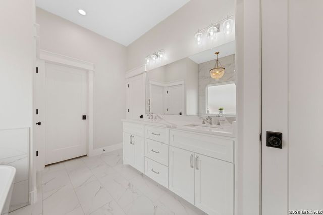 116 PARK HTS, Poth, TX 78147