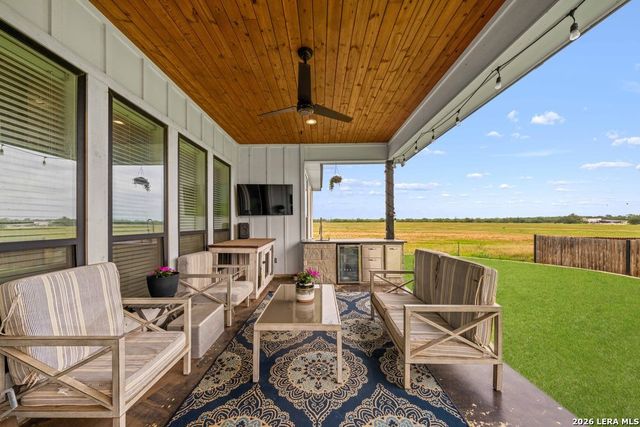 116 PARK HTS, Poth, TX 78147