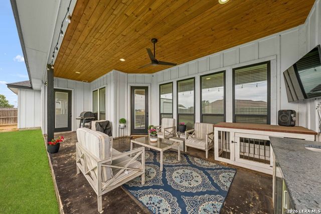 116 PARK HTS, Poth, TX 78147