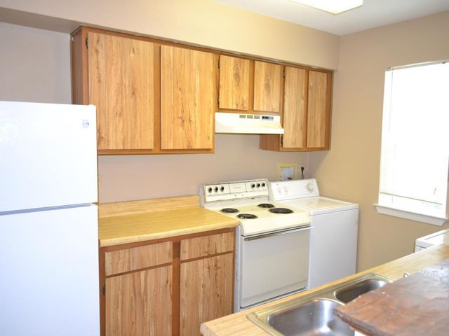 1102 Welsh Avenue D, College Station, TX 77840