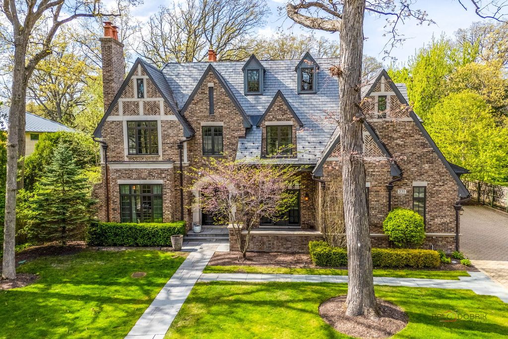 231 Woodlawn Avenue, Winnetka, IL 60093