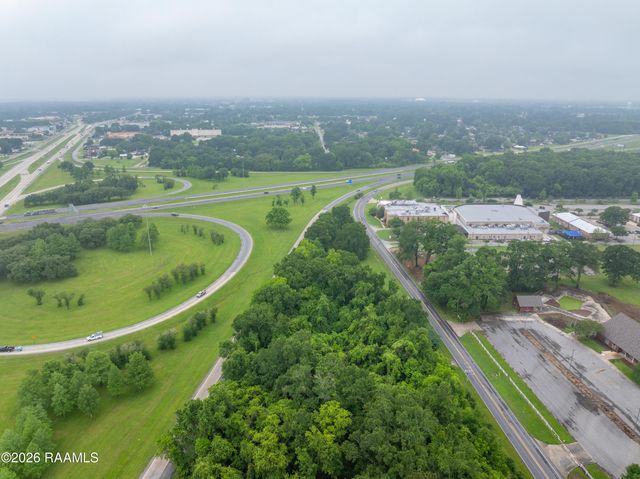 400 Acadian Hills Lane, Lafayette, LA 70507