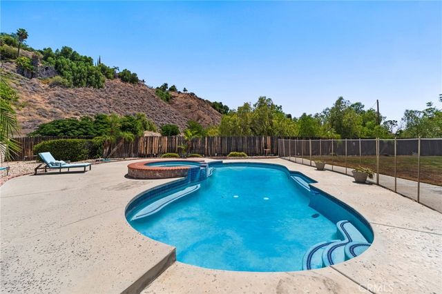 28348 Saddlebrook, Highland, CA 92346
