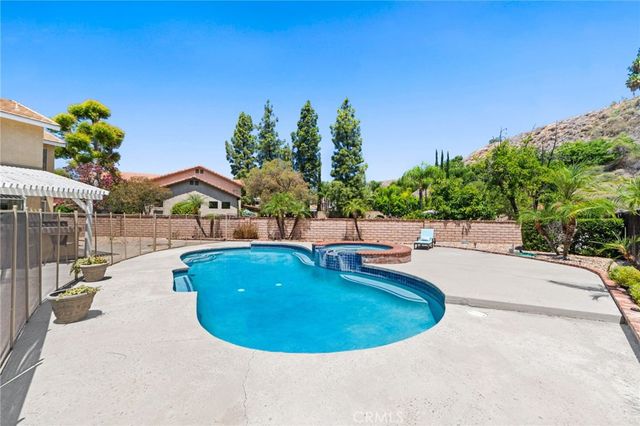 28348 Saddlebrook, Highland, CA 92346