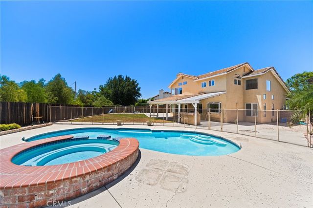 28348 Saddlebrook, Highland, CA 92346