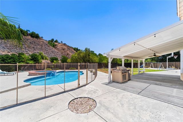 28348 Saddlebrook, Highland, CA 92346