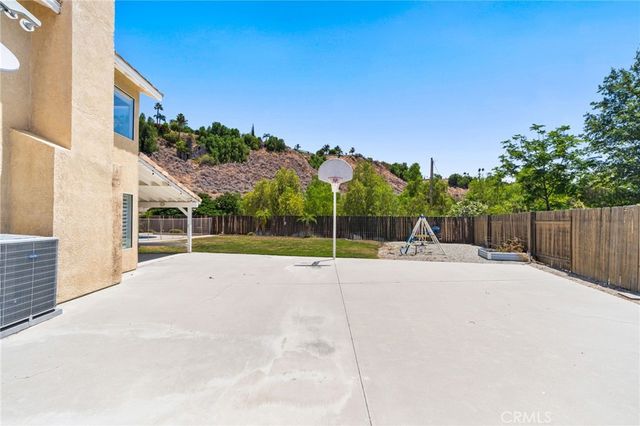 28348 Saddlebrook, Highland, CA 92346