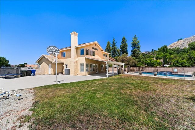 28348 Saddlebrook, Highland, CA 92346
