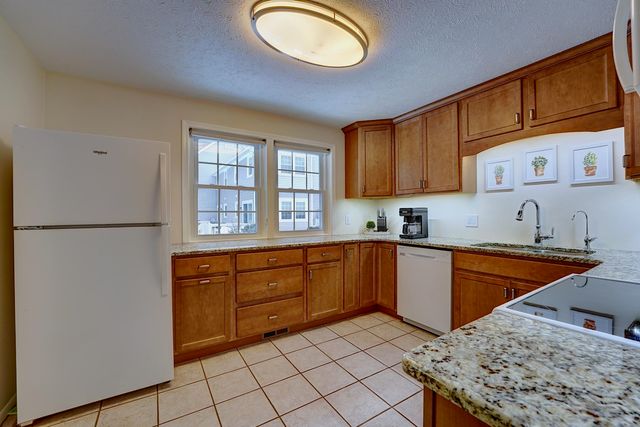 137 Winterwood Drive, Londonderry, NH 03053