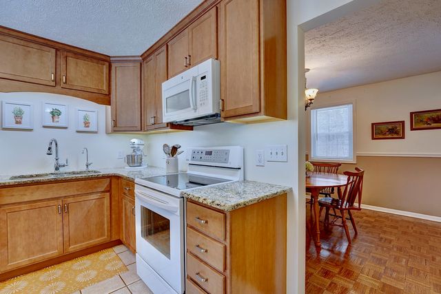 137 Winterwood Drive, Londonderry, NH 03053