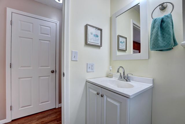 137 Winterwood Drive, Londonderry, NH 03053