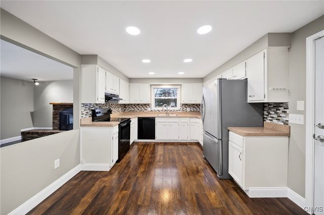 7939 Walnut Place, Clay, NY 13090