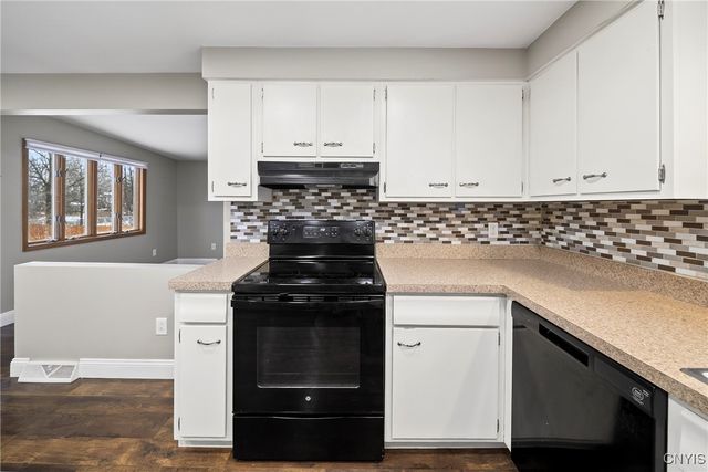 7939 Walnut Place, Clay, NY 13090