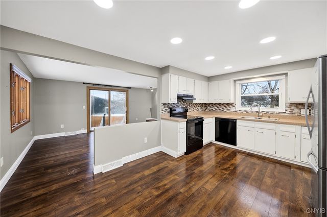 7939 Walnut Place, Clay, NY 13090