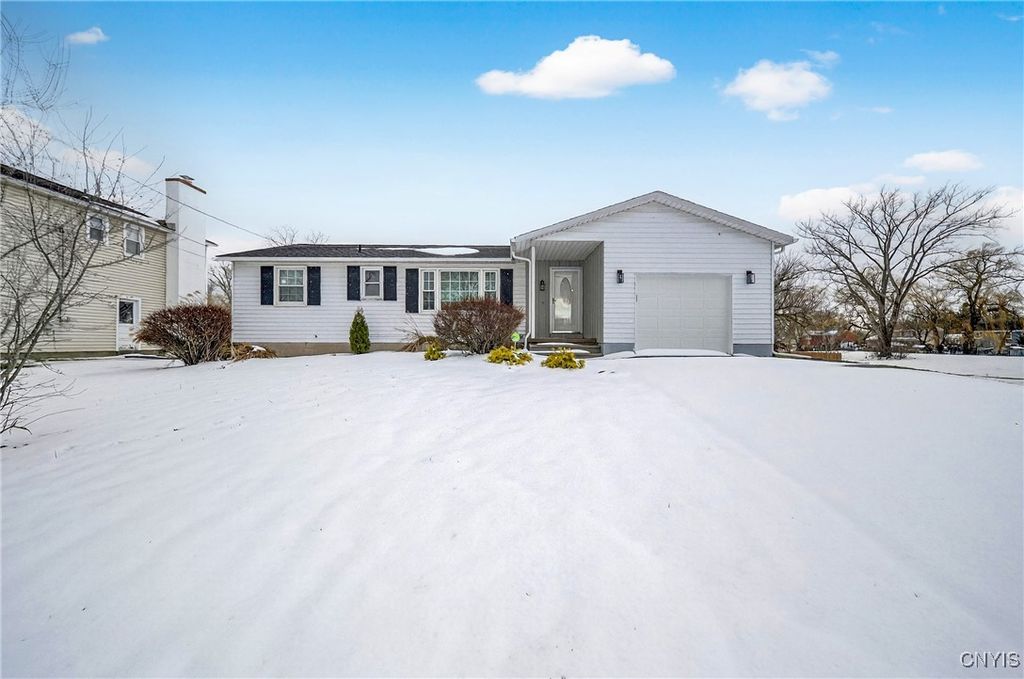 7939 Walnut Place, Clay, NY 13090