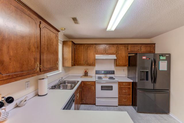 469 Courtland Drive, Summerville, SC 29486