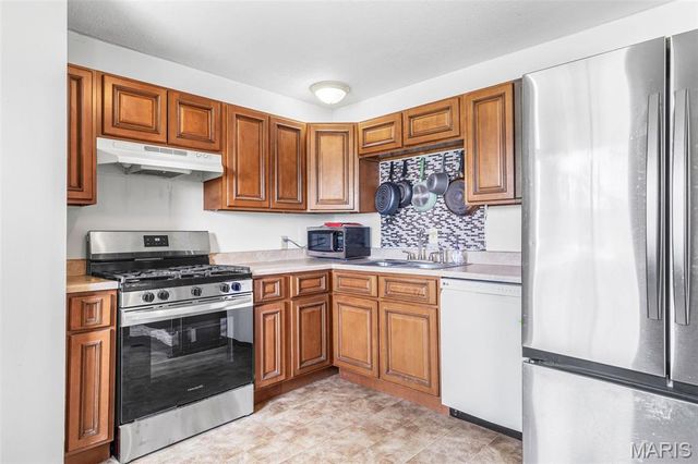 24 Belmont Drive, St Peters, MO 63376