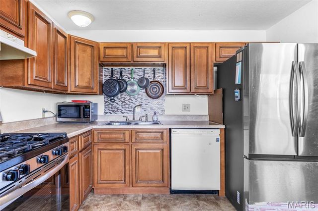 24 Belmont Drive, St Peters, MO 63376