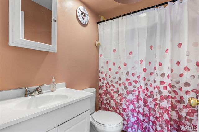 24 Belmont Drive, St Peters, MO 63376