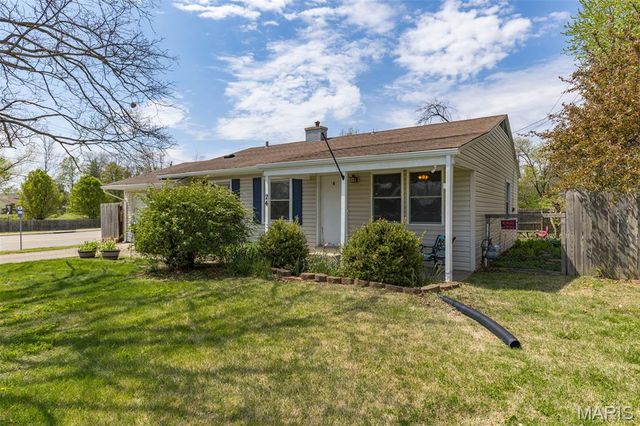 24 Belmont Drive, St Peters, MO 63376