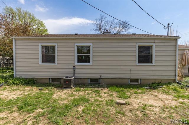 24 Belmont Drive, St Peters, MO 63376