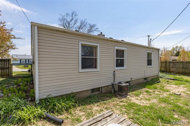 24 Belmont Drive, St Peters, MO 63376