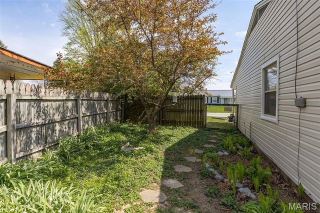 24 Belmont Drive, St Peters, MO 63376