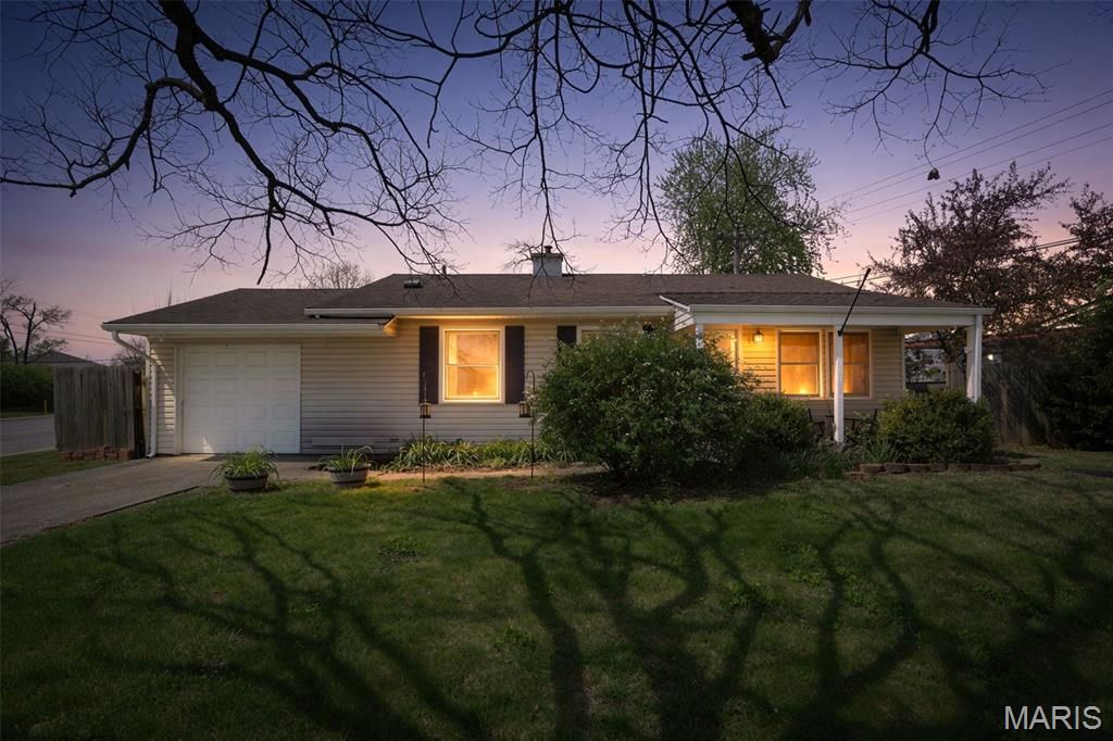 24 Belmont Drive, St Peters, MO 63376