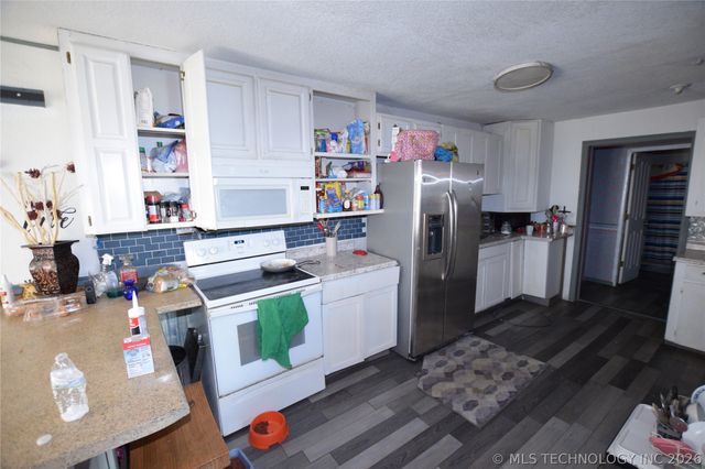 1 W Pine Street, Stilwell, OK 74960