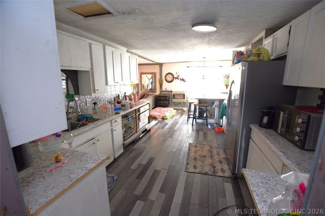 1 W Pine Street, Stilwell, OK 74960