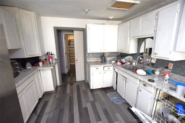1 W Pine Street, Stilwell, OK 74960