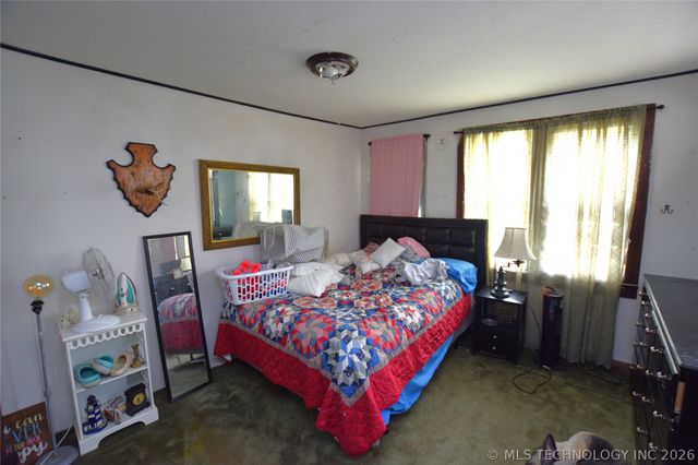 1 W Pine Street, Stilwell, OK 74960