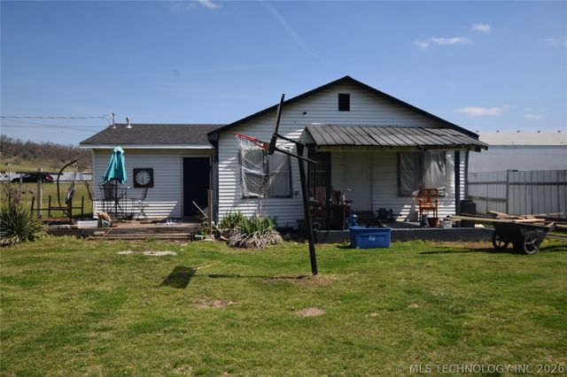 1 W Pine Street, Stilwell, OK 74960