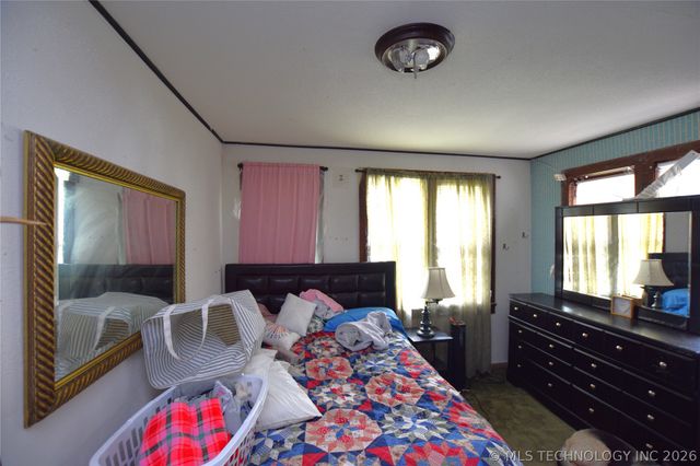 1 W Pine Street, Stilwell, OK 74960