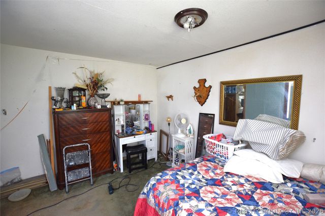 1 W Pine Street, Stilwell, OK 74960