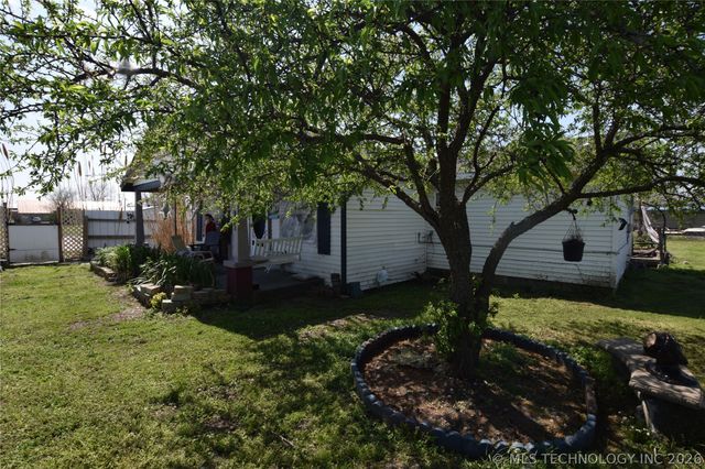 1 W Pine Street, Stilwell, OK 74960