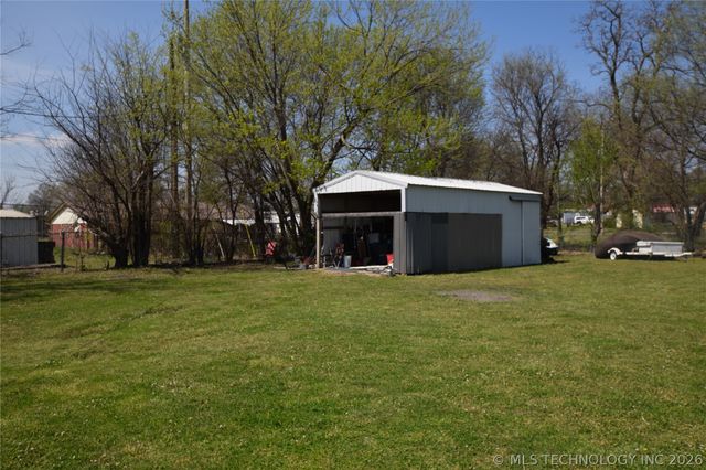 1 W Pine Street, Stilwell, OK 74960
